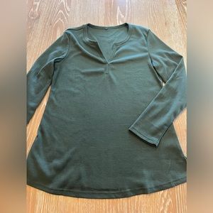 Women’s Large Forest Green Waffle Knit Henley Style Long Sleeved Top